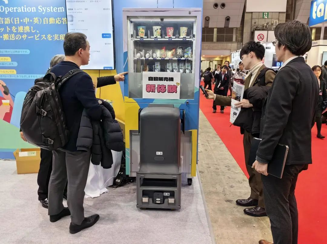 機器人演示取物、送物自閉環服務